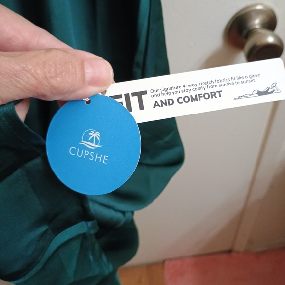 Cupshe Green Backless Cut Out Gown - Picture 4 of 6